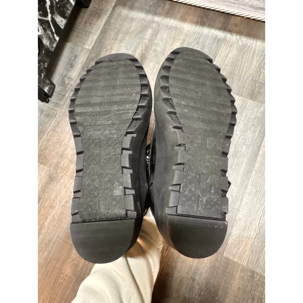 Juicy Couture Veronica‎ logo platform snow boots Size 7